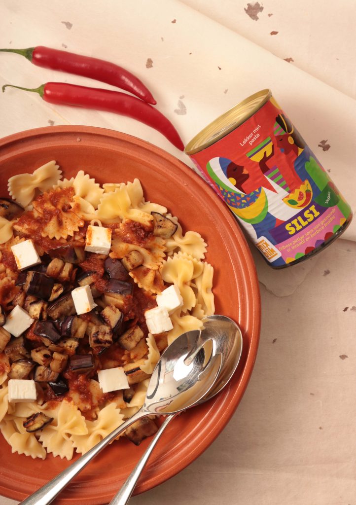 Mixblik kleine linzenstoof in blik. Pasta linzenstoof.